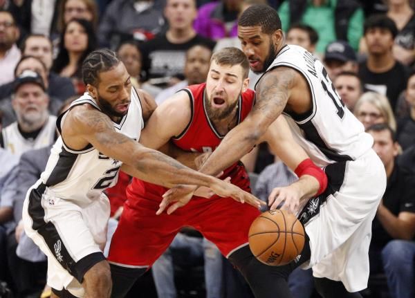 2017-01-04t015056z_1720570462_nocid_rtrmadp_3_nba-toronto-raptors-at-san-antonio-spurs_reuters