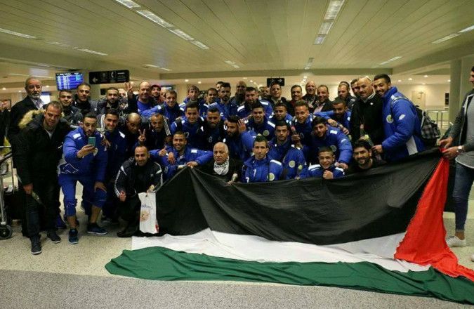شباب الخليل في مطار بيروت 