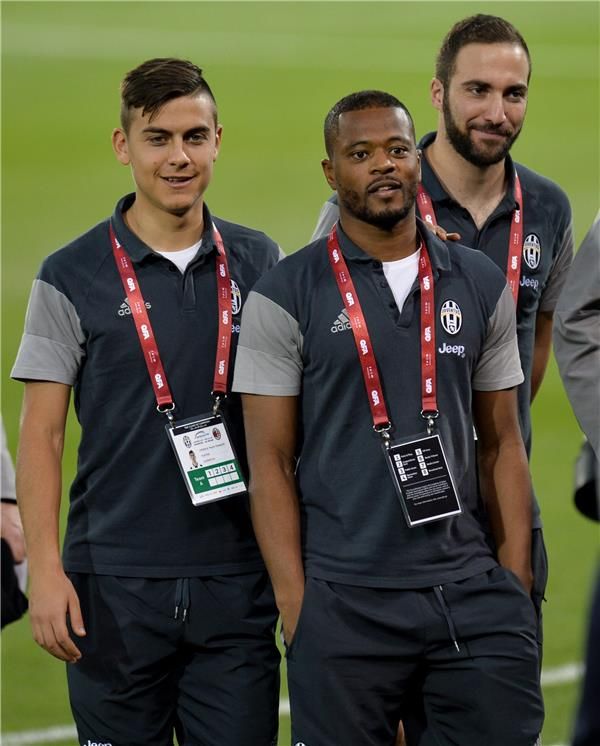 ديبالا مع زملائه في يوفنتوس