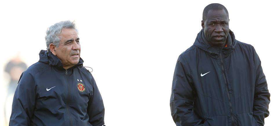 فوزي البنزرتي (يسار)