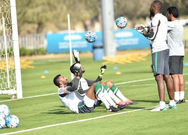 وليد عبد الله في تدريبات المنتخب صباح اليوم