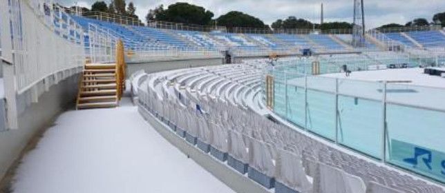 ملعب بيسكارا مغطى بالثلوج