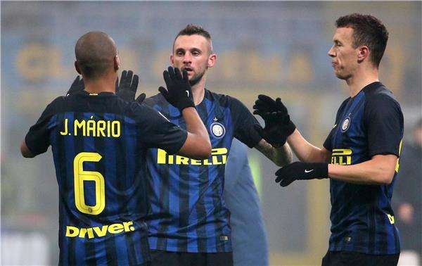 لاعبو انتر ميلان