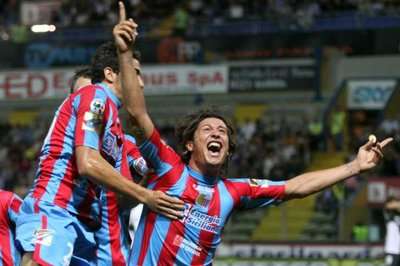 ماركو بياغيانتـي يحـتفل بهـدفـه بمرمى نادي بارما في المباراة الأخيرة للفريق