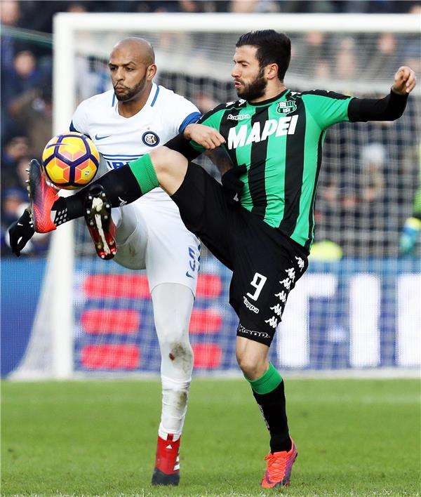 فيليبي ميلو (يسار)