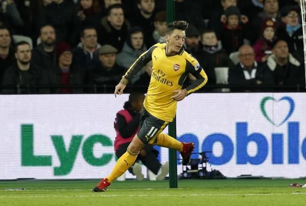 2016-12-03t175815z_123789495_mt1aci14692738_rtrmadp_3_soccer-england-whu-ars_reuters