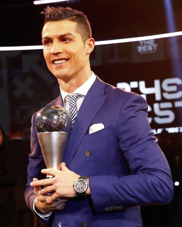 2017-01-09t192427z_1108435420_lr1ed191hwguo_rtrmadp_3_soccer-fifa-player_reuters