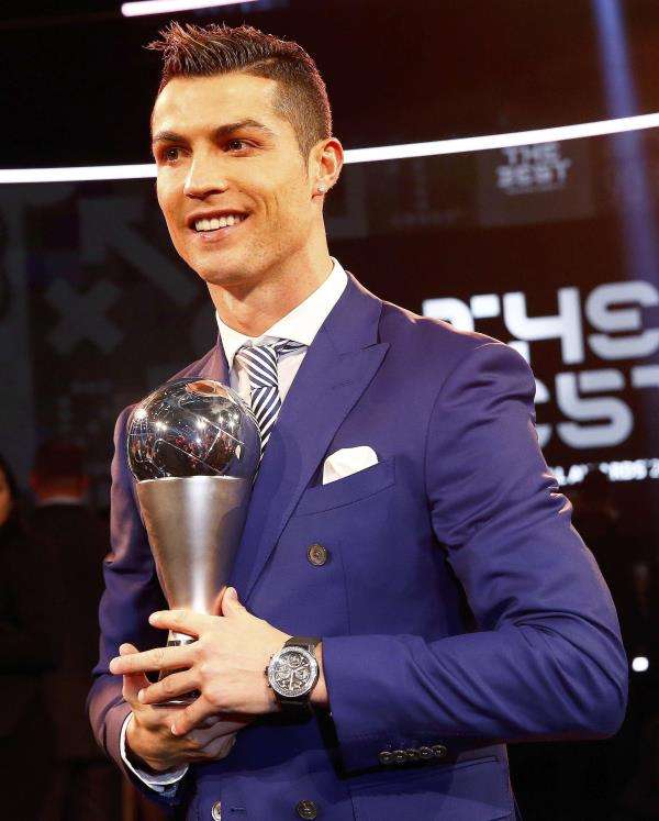 2017-01-09t192427z_1108435420_lr1ed191hwguo_rtrmadp_3_soccer-fifa-player_reuters