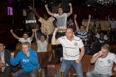  فرحة إنجلزية بالتأهل لكأس العالم 2010 بجنوب أفريقيا 