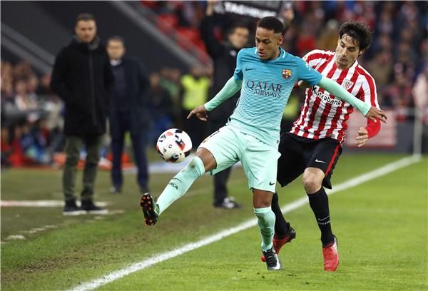 لقطة من مباراة الذهاب بين الفريقين