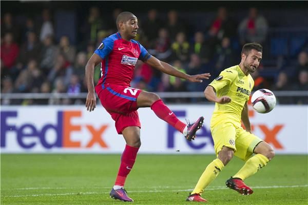  ماريو جاسبار (يمين)