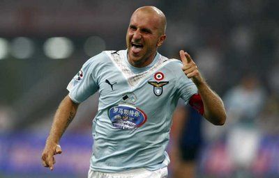 المهاجم الإيطالي توماسو روكي لاعب نادي لاتسيو