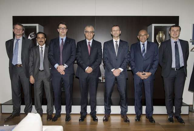 رئيسا الاتحادين الآسيوي والأوروبي يتوسطان المسؤولين