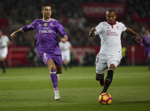 جانب من لقاء إشبيلية وريال مدريد