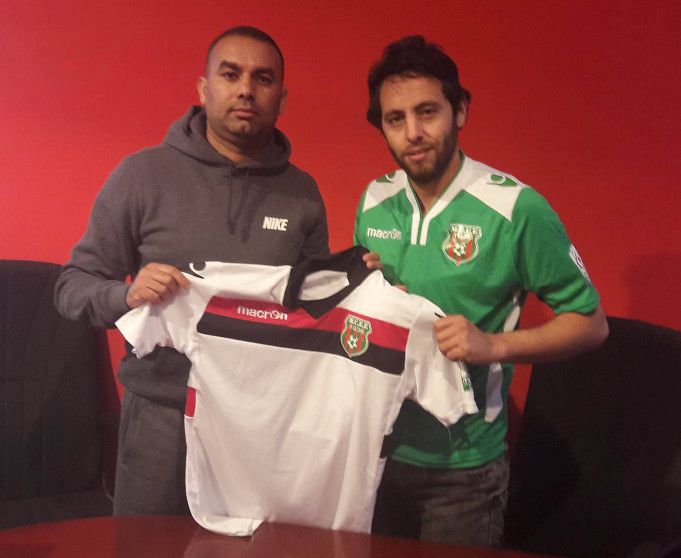 زيان شريف أثناء تقديمه