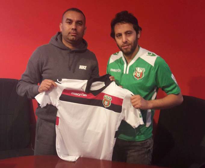 زيان شريف أثناء تقديمه