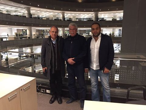  حسن شحاتة مع رئيس بتروجيت بعد التوقيع