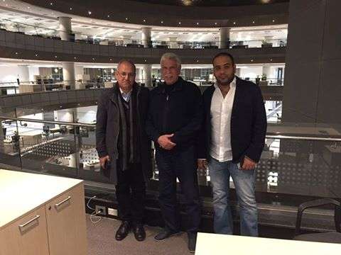  حسن شحاتة مع رئيس بتروجيت بعد التوقيع