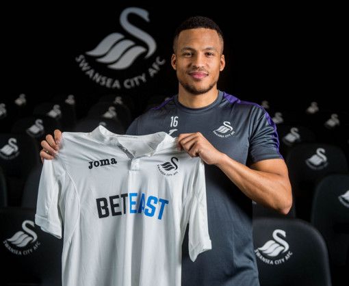 مارتن أولسون أثناء تقديمه