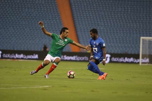 جانب من لقاء الذهاب بين الهلال والإتفاق 