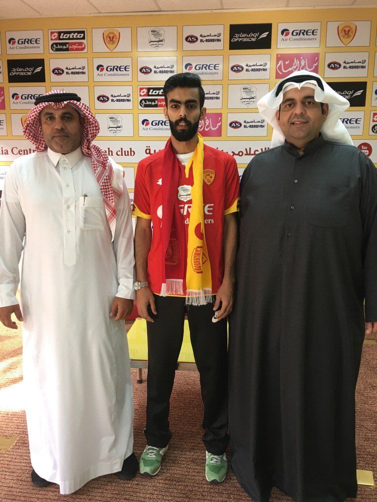 الظفيري متوسطا مسؤولي القادسية السعودي