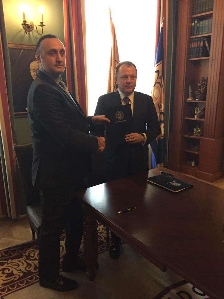 رئيس الاتحاد دولي للجودو صحبة رئيس الاتحاد التونسي اسكندر حشيشة 