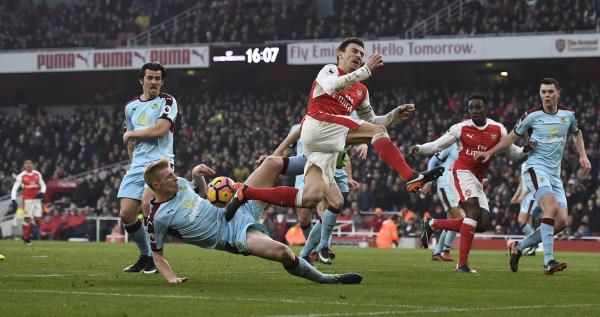2017-01-22t161814z_128103494_mt1aci14734928_rtrmadp_3_soccer-england-ars-bur_reuters