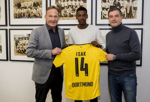 ألكسندر إسحاق أثناء تقديمه