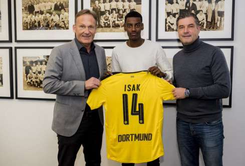 ألكسندر إسحاق أثناء تقديمه