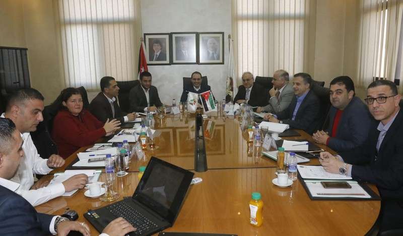 الأمير علي خلال الاجتماع