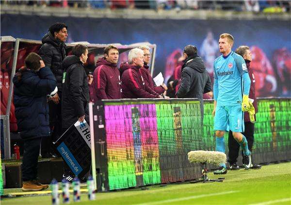 خروج الحارس للطرد