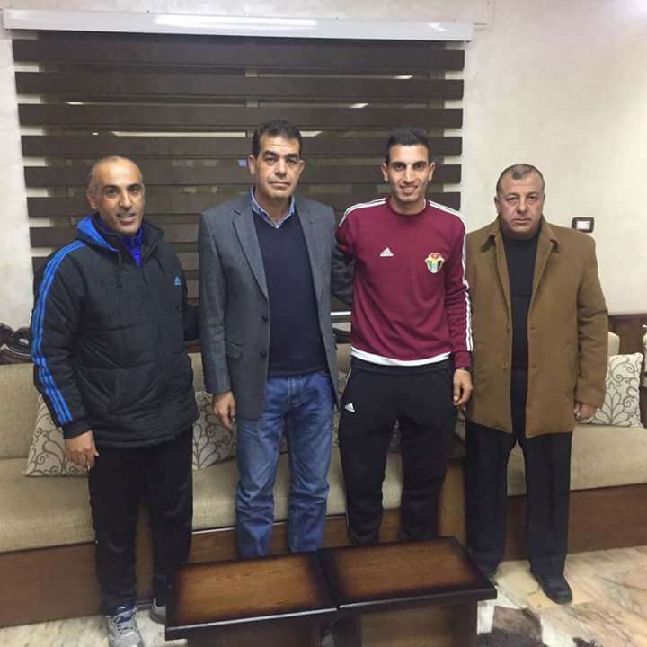 جانب من التوقيع