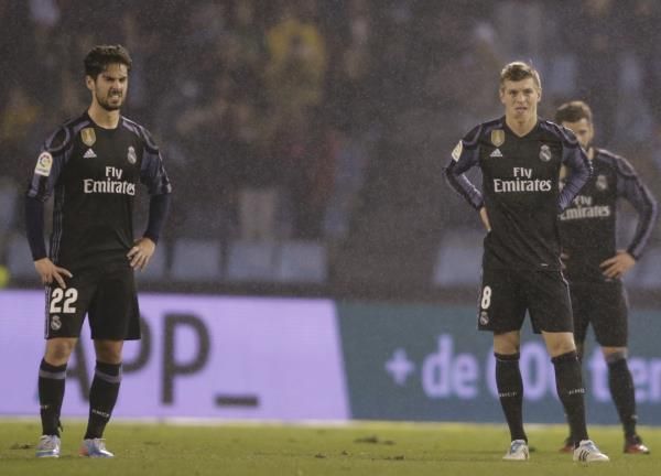 إيسكو مع زملائه