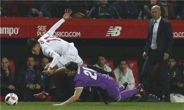 زيدان يتابع موراتا في مباراة إشبيلية