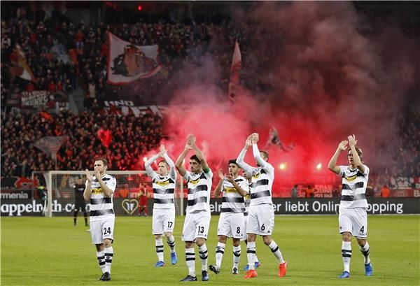 فرحة مونشنجلادباخ بالفوز