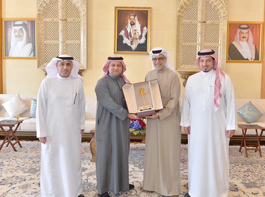 الشيخ سلمان بن إبراهيم خلال اللقاء مع وفد الاتحاد السعودي