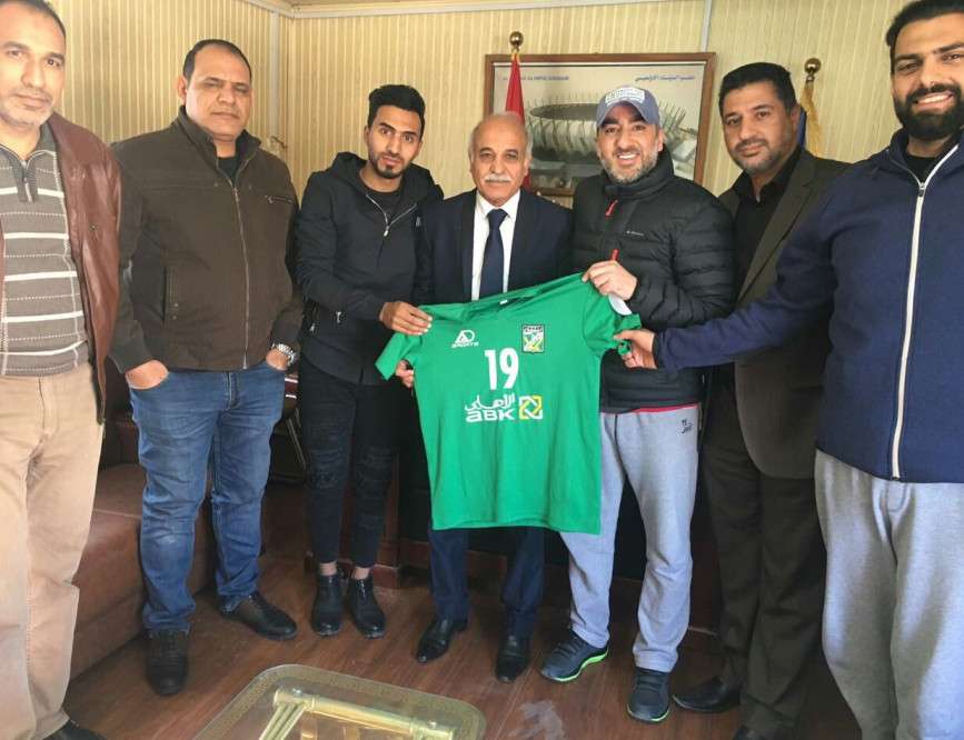 علي حصني أثناء تقديمه