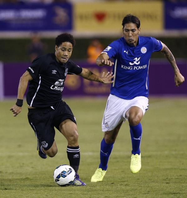 خوسيه ليوناردو (يمين)