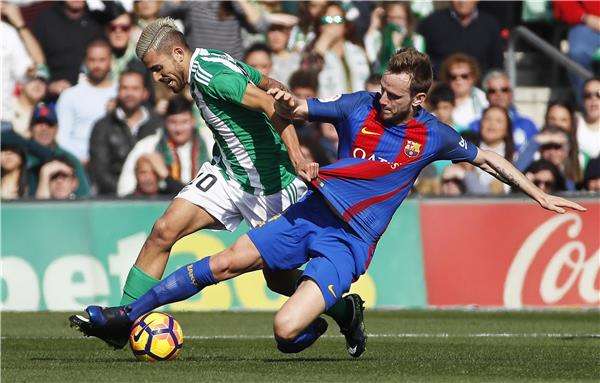 جانب من مباراة ريال بيتيس وبرشلونة