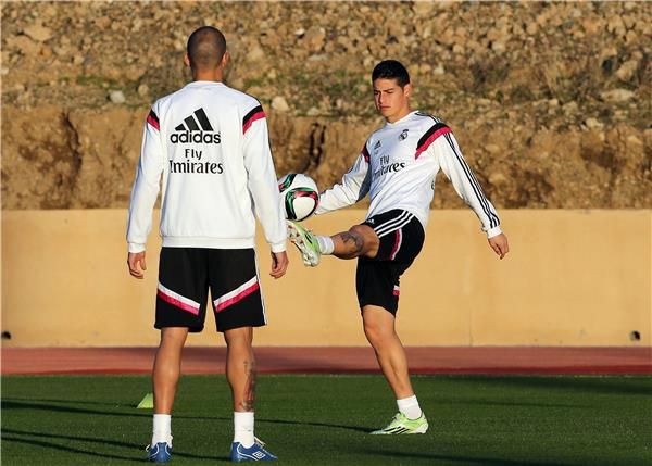 خاميس رودريجيز وبيبي 