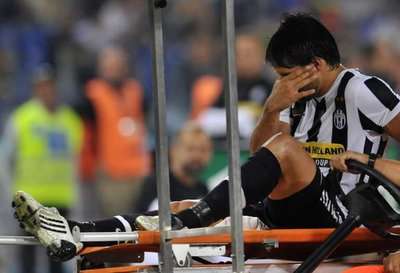 دييغو بعد حمله في لقاء لاتسيو بعد تعرضه للإصابة