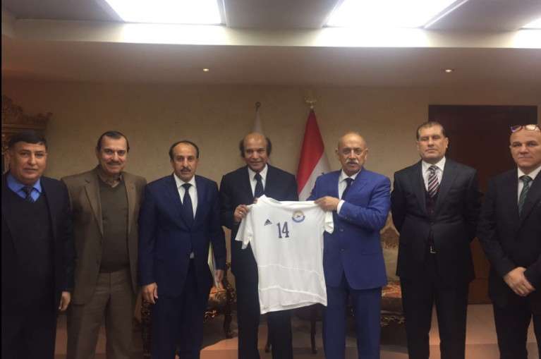  كاظم فنجان مع مسؤولي الزوراء