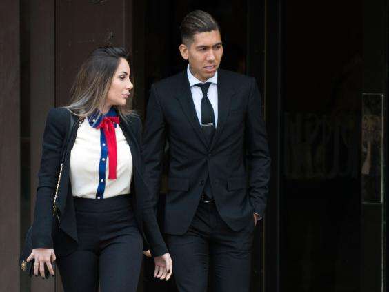 فيرمينو أثناء خروجه من المحكمة