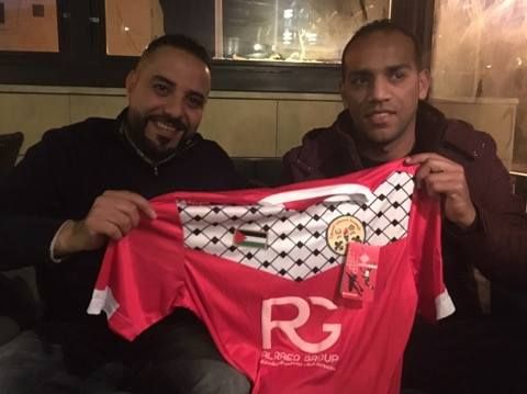  محمد سمارة يرفع قميص البيرة 