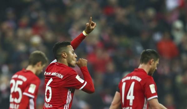 2016-11-26t181025z_1997323081_lr1ecbq1eh2cd_rtrmadp_3_soccer-germany_reuters