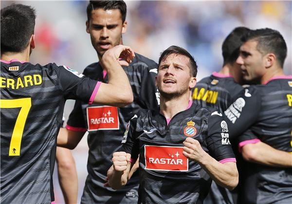 فرحة لاعبي إسبانيول 