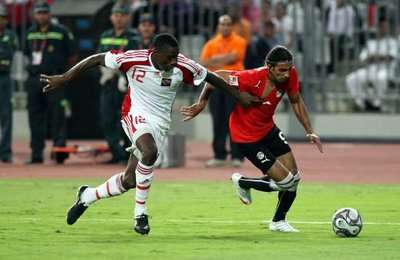 المصري محمد طلعت ينطلق من أمام لاعب توباجو