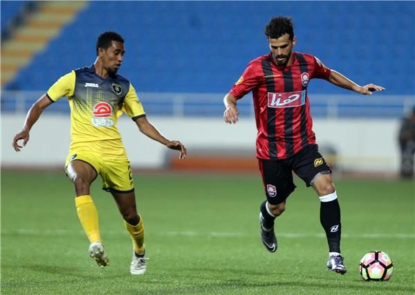 جانب من لقاء الدوري بين الفريقين