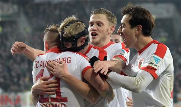 لاعبو أوجسبورج 