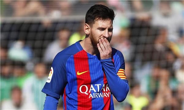 ميسي يواجه خطر الغياب عن نهائي كأس الملك